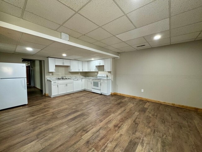 Building Photo - Recently remodeled 3-bedroom, 1.5 bath in the brewery district area