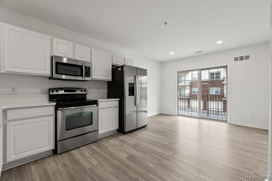 Building Photo - 3094 Camden Dr