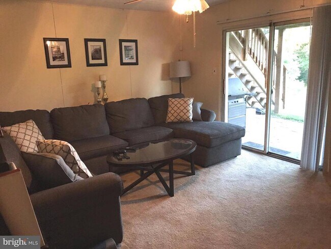 Building Photo - 6554 Pampano Dr