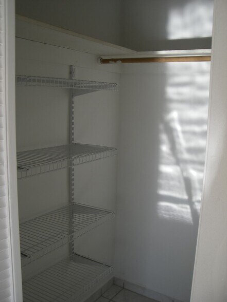 Building Photo - 685 Miller Dr