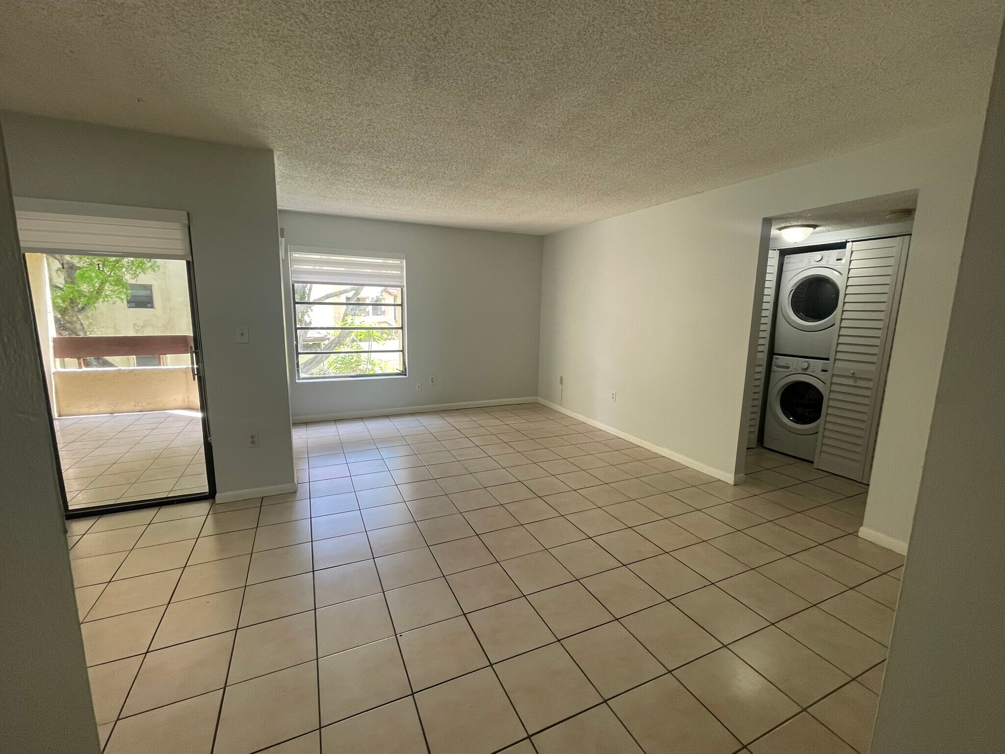 Building Photo - 8820 SW 123rd Ct