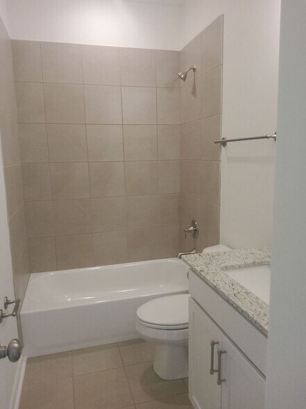 Building Photo - 360 Green Willow Dr