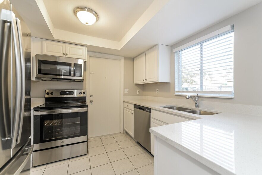 Building Photo - 1140 Windway Cir