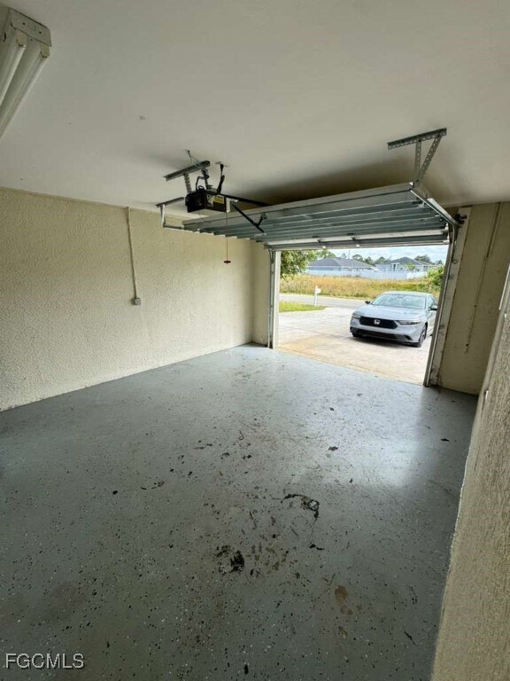 Building Photo - 2504 Haviland Ave S