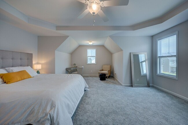 Building Photo - Luxurious 3 bedrooms 2.5 bath home in Nort...