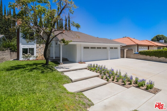 Building Photo - 22737 Stagg St