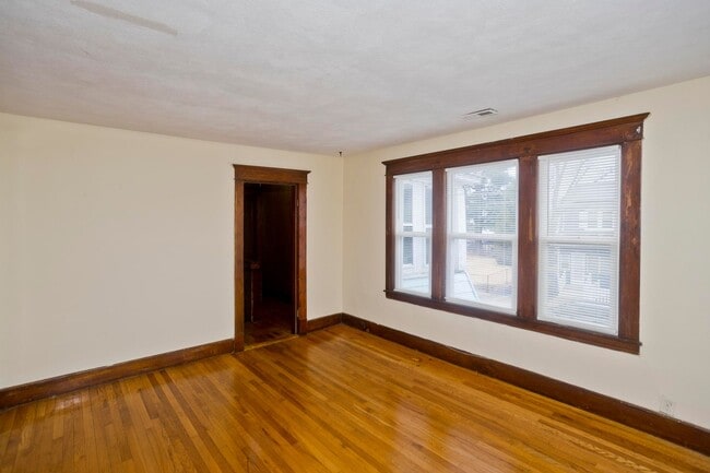 Building Photo - 58-60 Ionia St