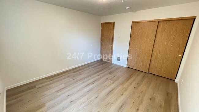 Building Photo - 2025-845MF