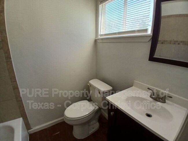 Building Photo - 901 Furman Ave