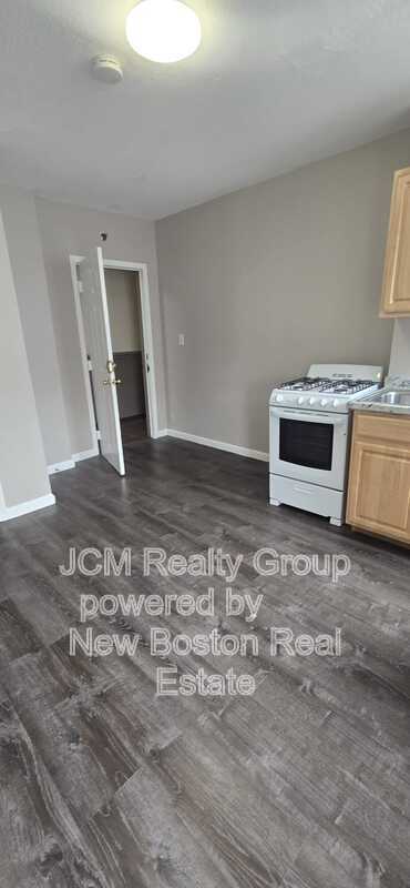 Building Photo - 5 Union Ave