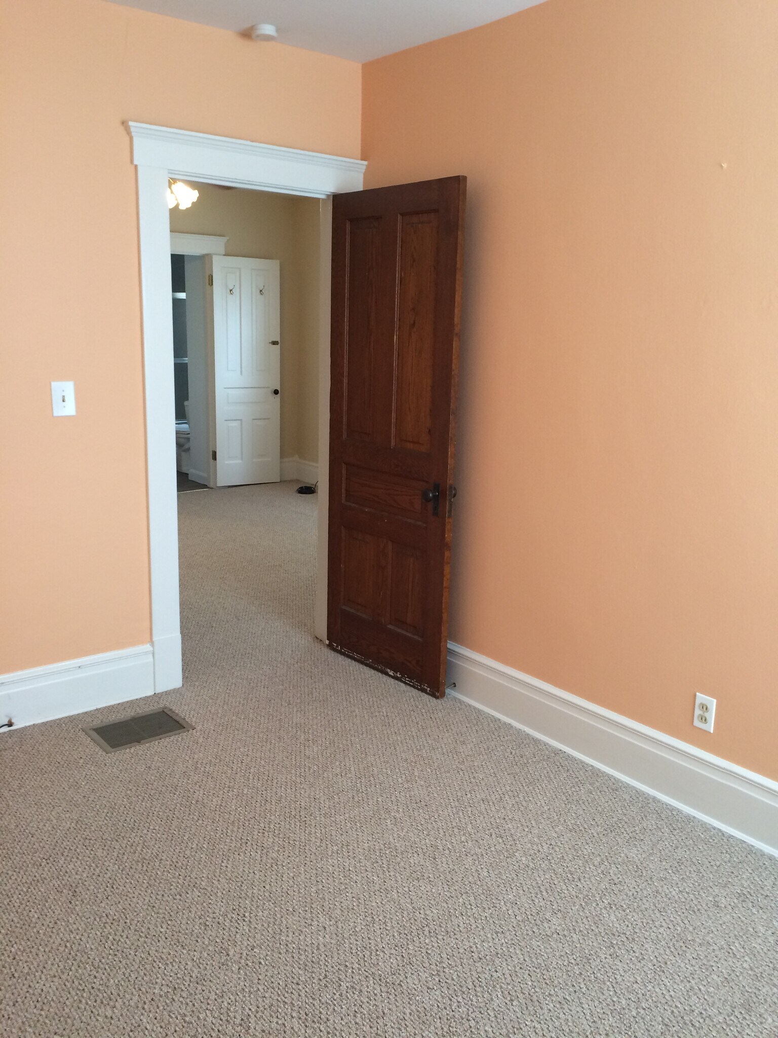 Building Photo - 118 N Thayer St