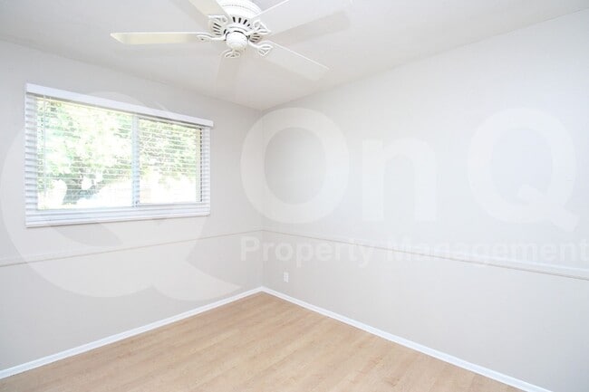 Building Photo - 925 W Parkway Blvd