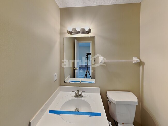 Building Photo - 6693 Jennyann Way