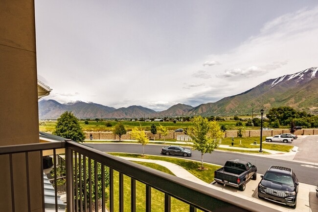 Building Photo - 972 S High Ridge Dr