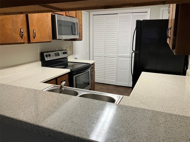 Building Photo - 8048 Sands Point Dr