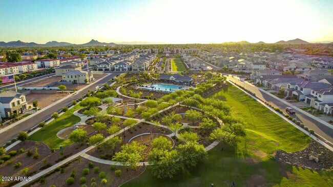 Building Photo - 4853 E St John Rd