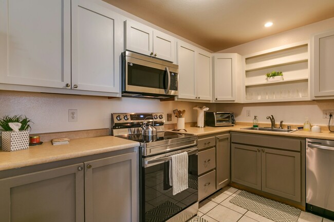 Building Photo - 159 K Calle Ojo Feliz