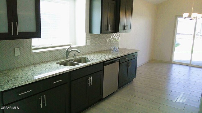 Building Photo - 7441 Norte Mesa Ln