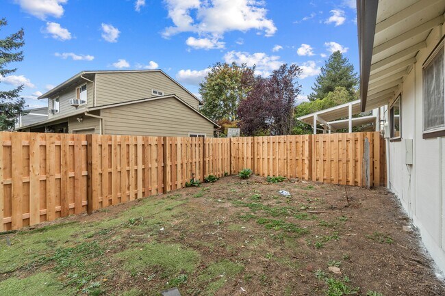 Building Photo - 325 N 29th Ave