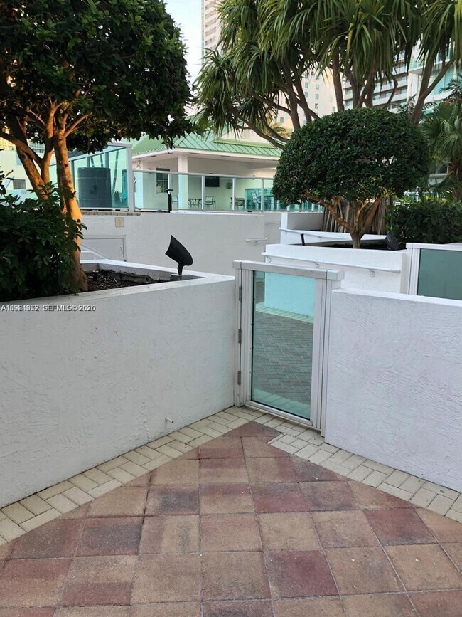 Building Photo - 31 SE 5th St