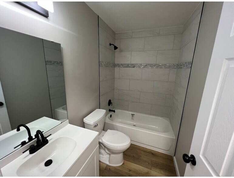 Building Photo - 1350 Manuka Dr