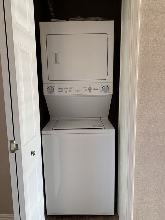 Building Photo - Mulberry Creek Condos