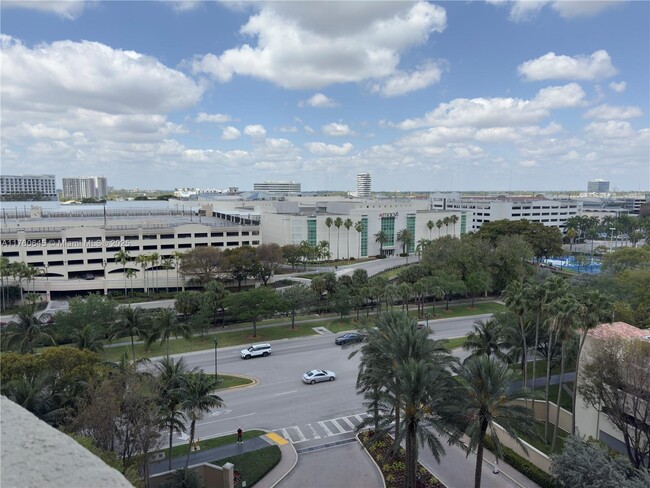 Building Photo - 19501 W Country Club Dr