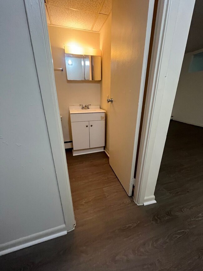 Building Photo - 1 Bd / 1 Bth Warminster Condo