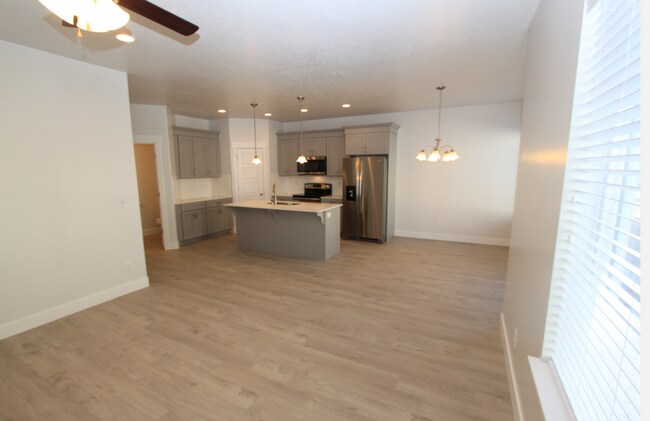 Building Photo - AVAILABLE NOW ~ Lehi Exchange Townhouse
