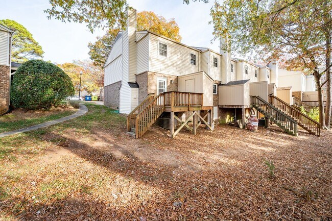 Building Photo - 3 Bedroom 2.5 Bathroom Condo!