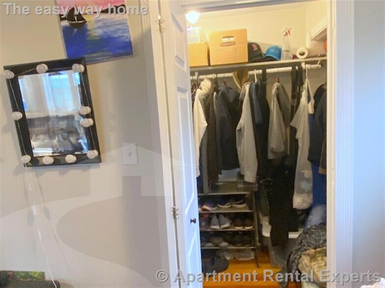 Building Photo - 519 Main St