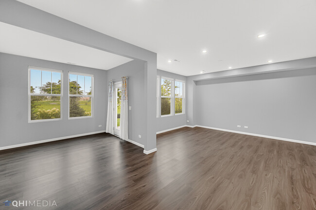 Building Photo - 597 Watercress Dr