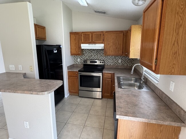 Building Photo - 683 Sagamore Dr