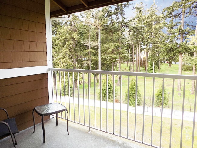 Building Photo - Roomy 2 Bedroom Condo With Washer & Dryer! ***Single Occupancy Only***