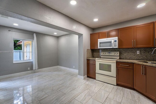 Building Photo - 5551 SW 37th St