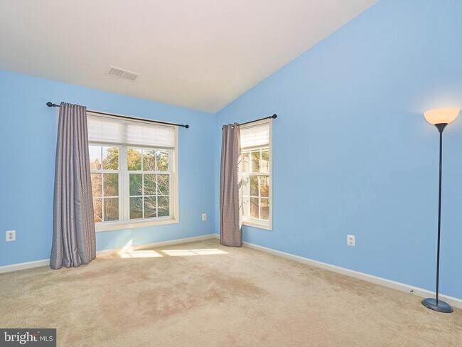 Building Photo - 41625 Broxbourne Terrace