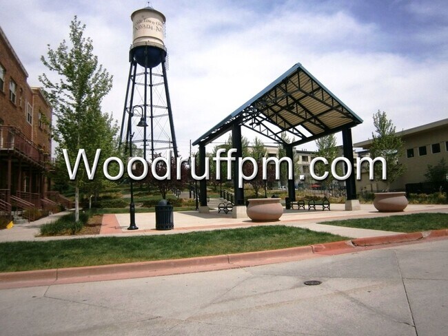Building Photo - 3 Bed End Unit Townhome near Old Town Arvada
