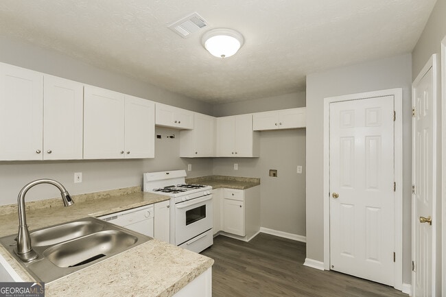 Building Photo - 358 Autumn Lake Dr