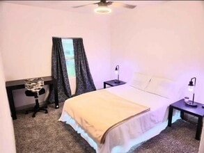 Building Photo - 909 Greencove Dr