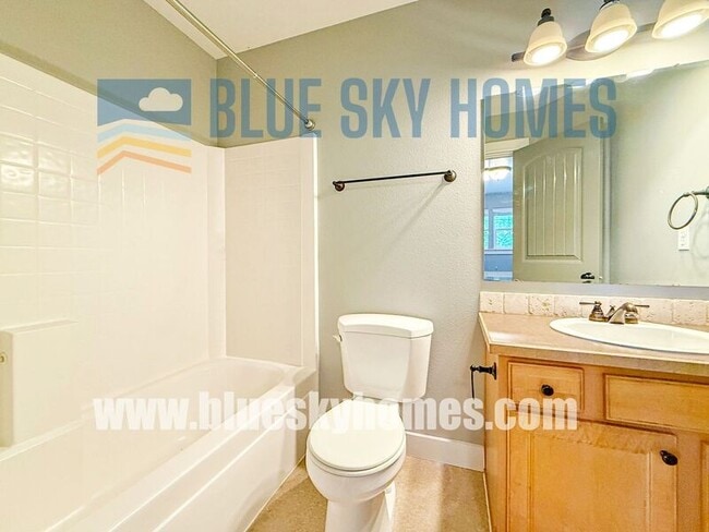 Building Photo - 5930 N Silver Maple Ave