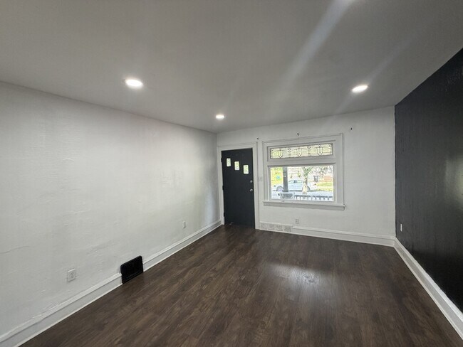 Building Photo - 4126 E 143rd St