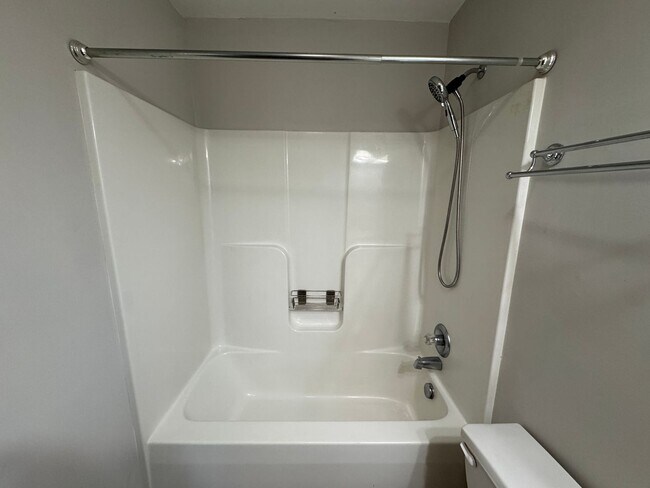 Building Photo - South AVL - Arden Townhome Move-In Ready