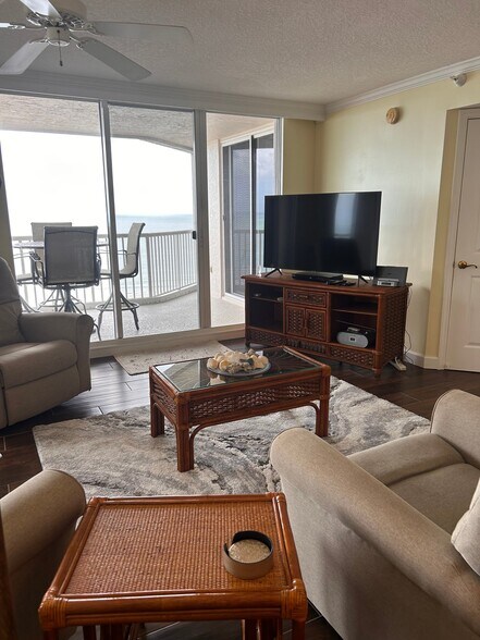 Building Photo - 5051 N Hwy A1A