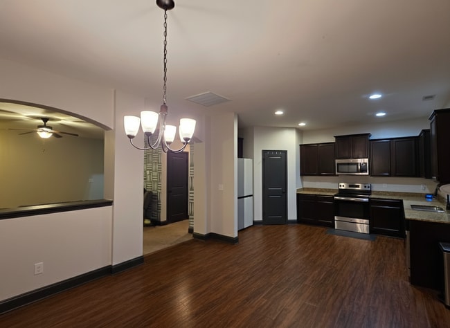 Building Photo - 2645 Old Field Rd