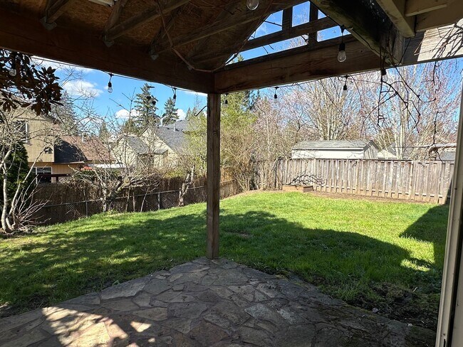 Building Photo - Spacious 3 Bedroom + 1 Bonus Room, 2 Bath House!