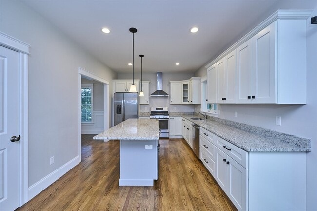 Building Photo - 11 Saratoga Ln