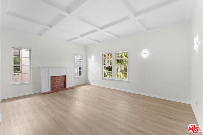 Building Photo - 140 S Camden Dr