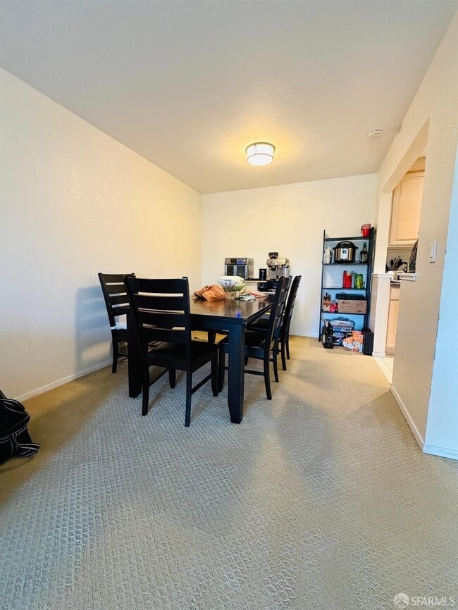 Building Photo - 930 Mission Rd