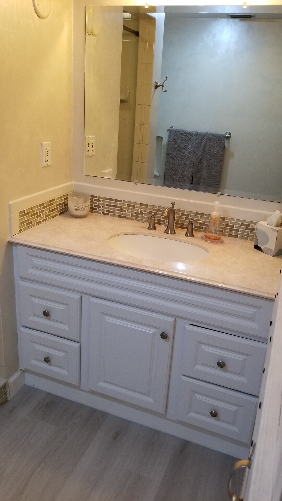 Spacious vanity - 18715 Hamilton St