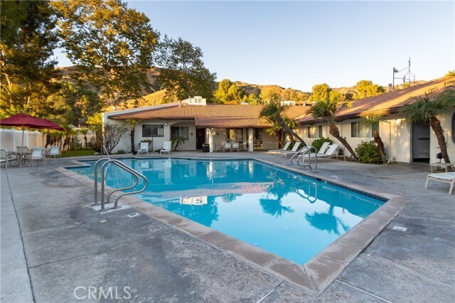 Building Photo - 9551 Vía Ricardo